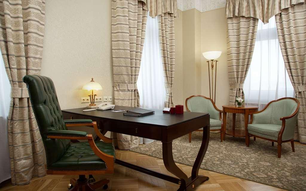 ホテル ヒルトン モスクワ レニングラードスカヤ 部屋 写真